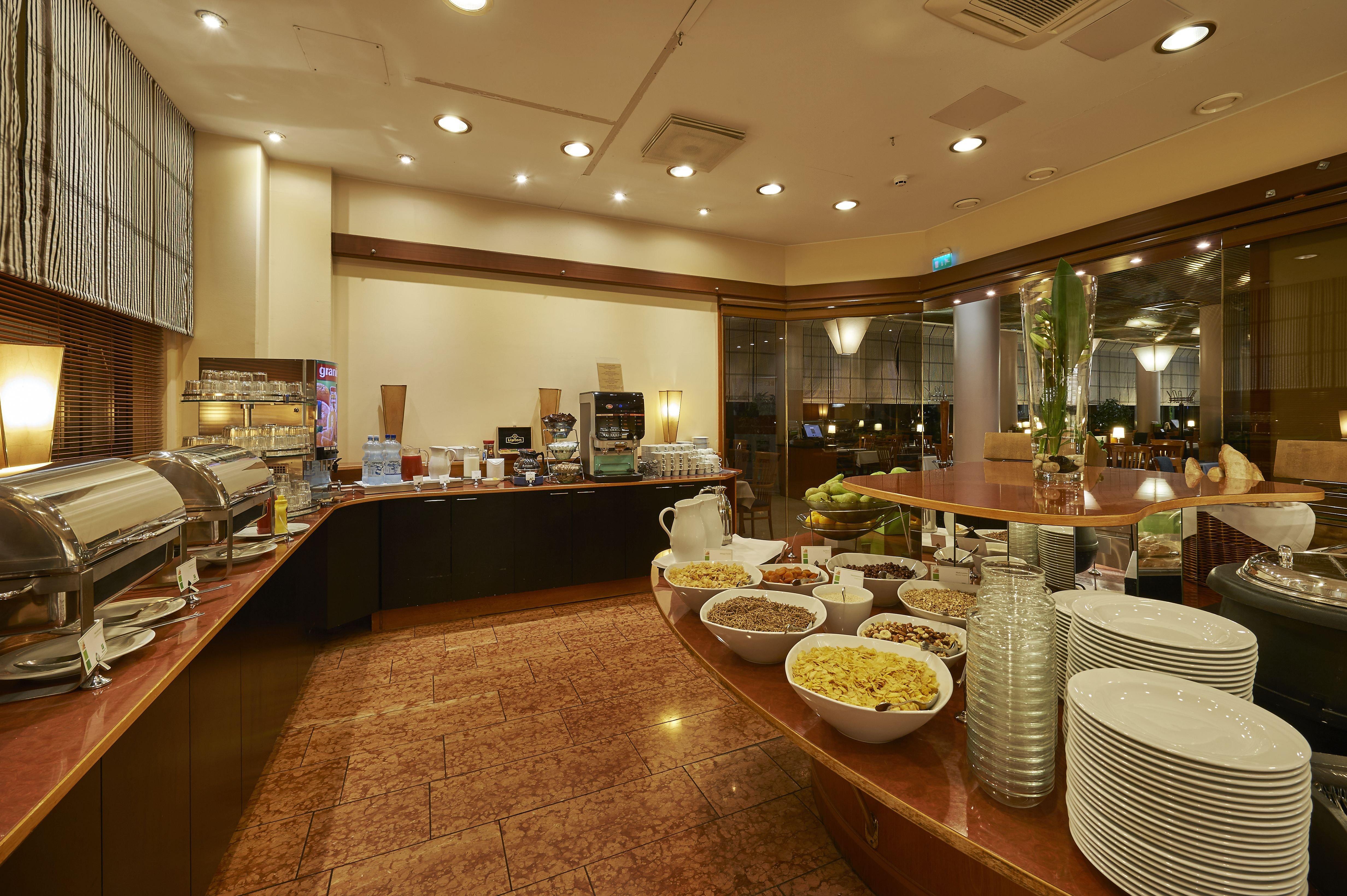 Holiday Inn Helsinki-Vantaa Airport By Ihg Exterior foto